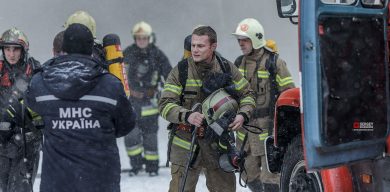 Відомий фотограф влаштував зйомки рятувальників прямо під час гасіння спортклубу “B-tone”