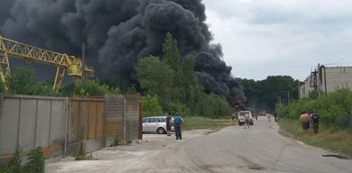 У Сумах – велика пожежа. Хіммістечко в чорному диму