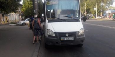 Перевізник заявив про здачу маршрутів за “відкати”