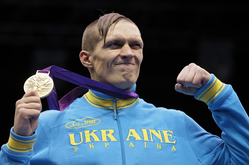 Ukraine's Oleksandr Usyk holds his gold medal after winning the men's heavyweight 91-kg boxing competition at the 2012 Summer Olympics, Saturday, Aug. 11, 2012, in London. (AP Photo/Ivan Sekretarev)