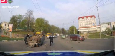 Двоє постраждалих: Стали відомі подробиці ДТП у центрі Сум (відео)