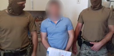 Заштовхали підприємця в авто і вивезли в ліс: злочинців затримали через рік