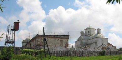 Из монастыря на Сумщине выселят колонию строгого режима