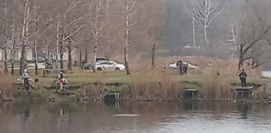 У Сумах в озері Чеха водолази шукають зниклу людину (фото)