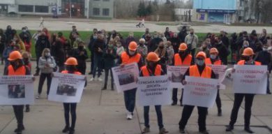 У центрі Сум мітингуючих підприємців потіснили мітингуючі енергетики