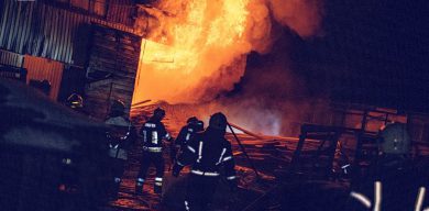 У Сумах вночі сталася велика пожежа на деревообробному підприємстві