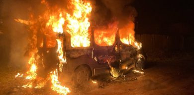 У Ромнах у новорічну ніч згорів Renault Trafic