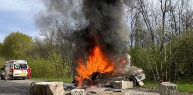 Поблизу Сум смертельна ДТП: автівка зіштовхнулась із бетонною перепоною і згоріла