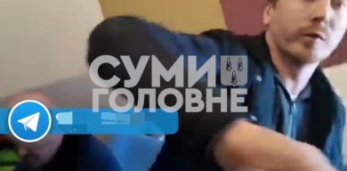 Син голови Липоводолинської ОТГ накинувся із кулаками на журналістку