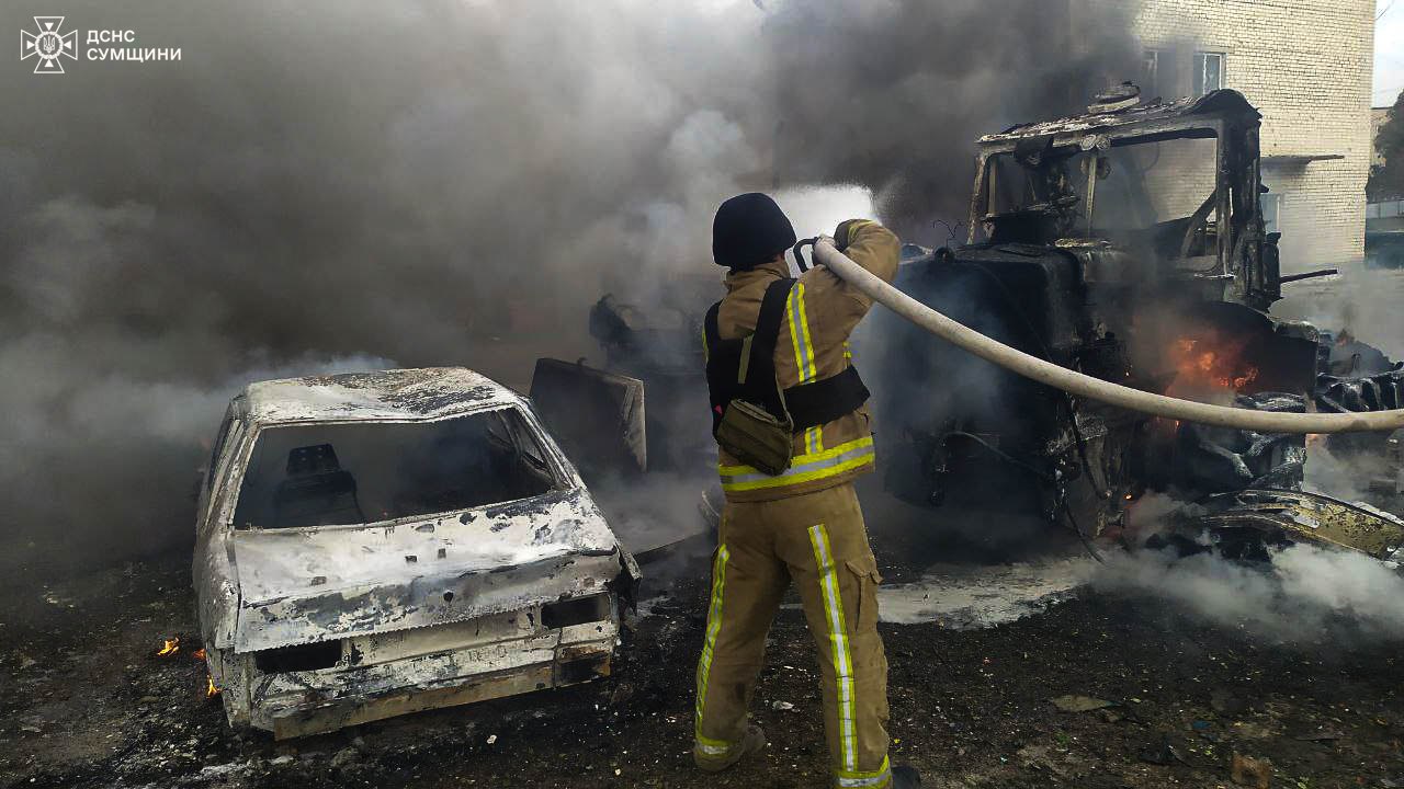 Рятувальники ліквідували пожежі у Ямпільській громаді після авіаудару