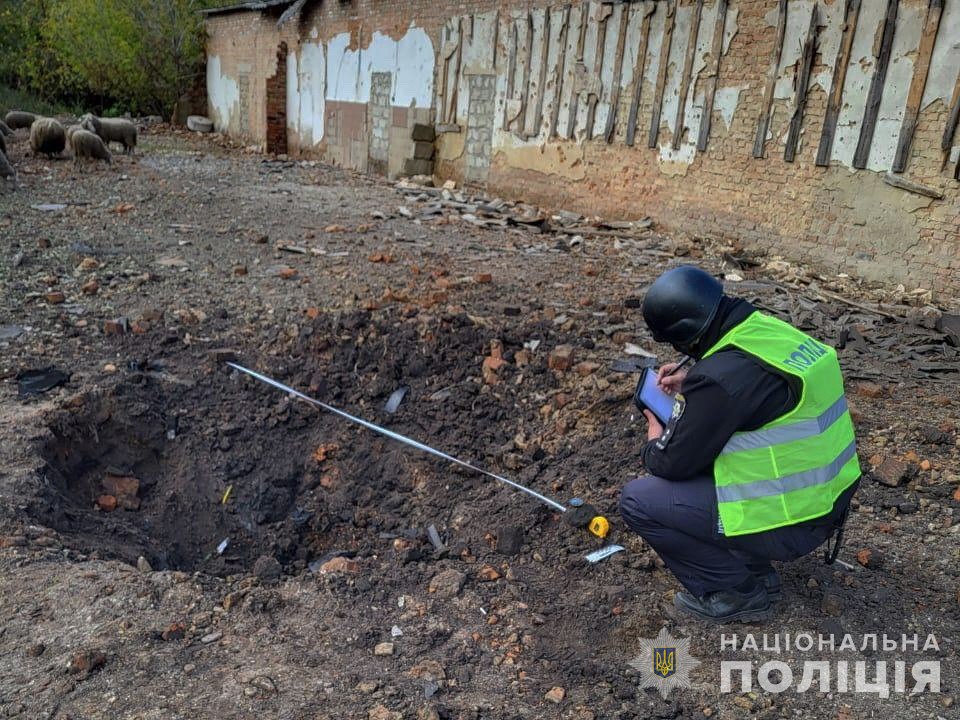 У поліції показали фото наслідків обстрілів за минулу добу