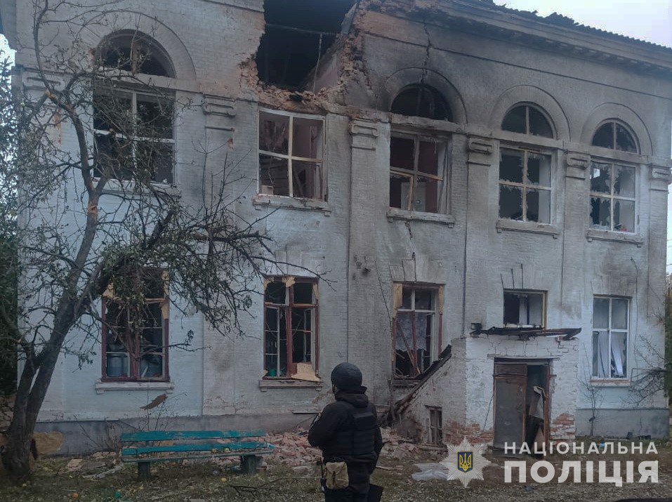 У поліції показали фото наслідків обстрілів за минулу добу