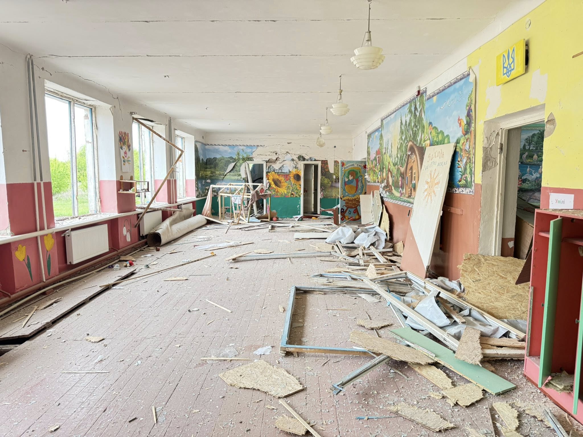 У селі Річки ударами авіабомб пошкоджено школу і склади агропідприємства: загинула жінка, поранений чоловік