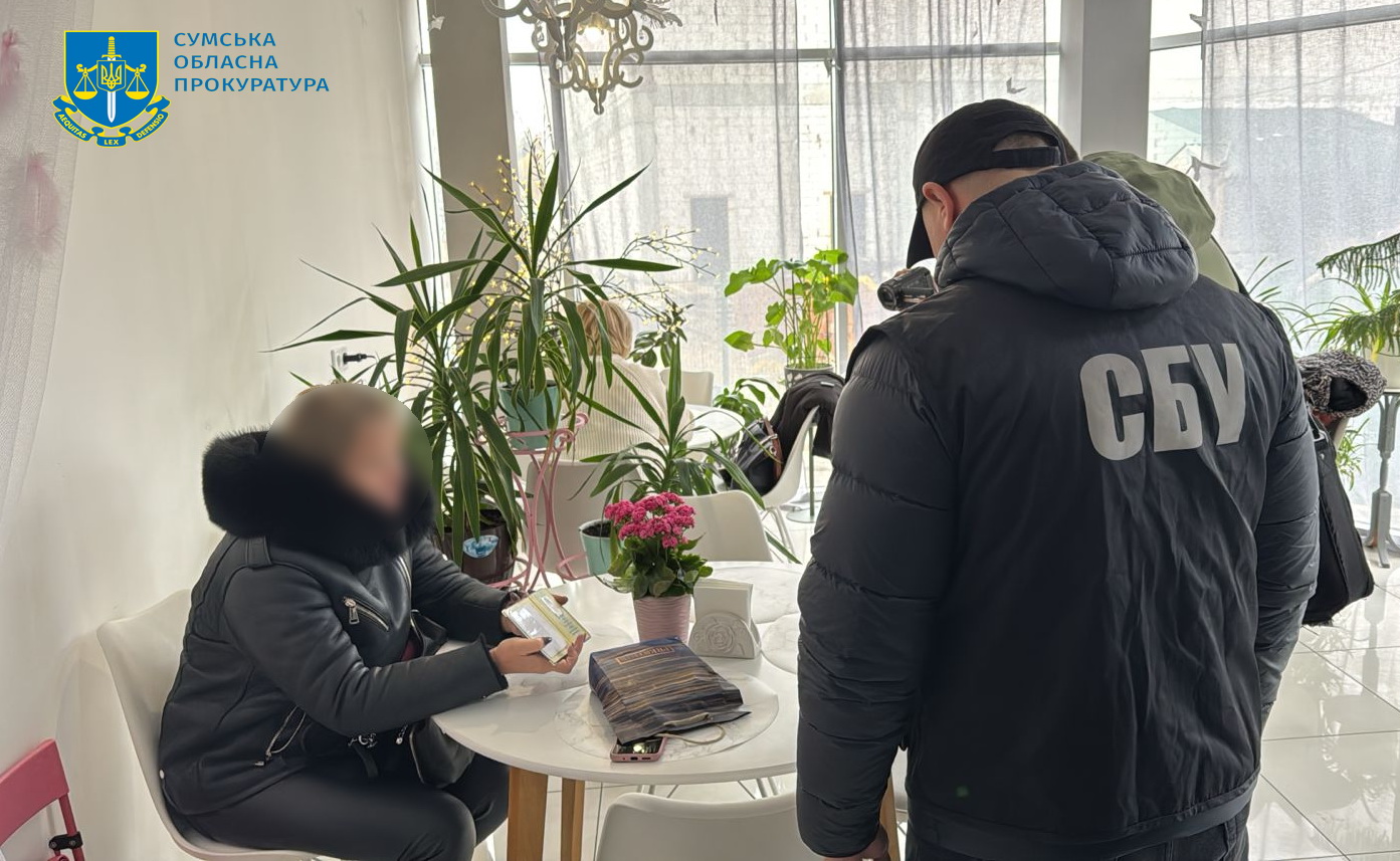 48 тисяч доларів за незаконне вивезення чоловіків за кордон – на Сумщині судитимуть організаторку чергової схеми