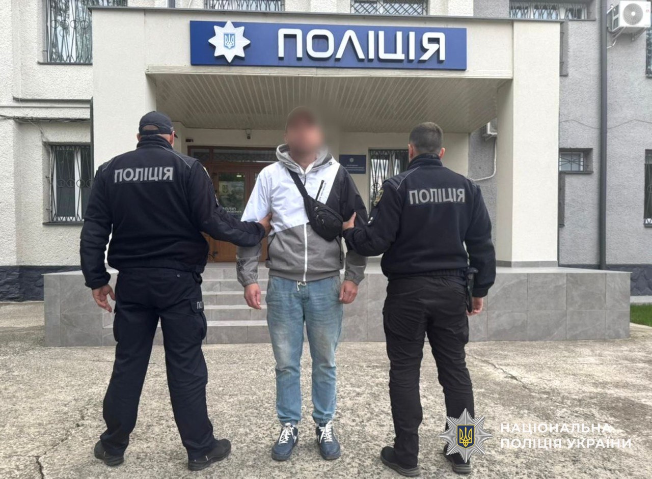 Уродженець Сумщини торгував російською символікою та старовиною
