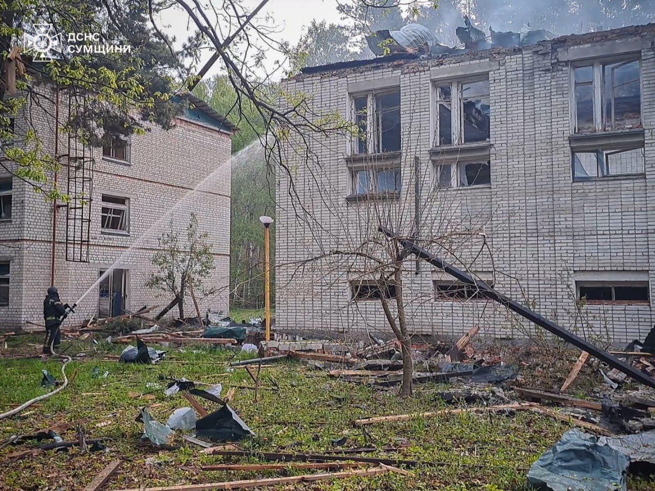 Рятувальники ліквідовували наслідки атаки ворожих безпілотників на Конотопщині