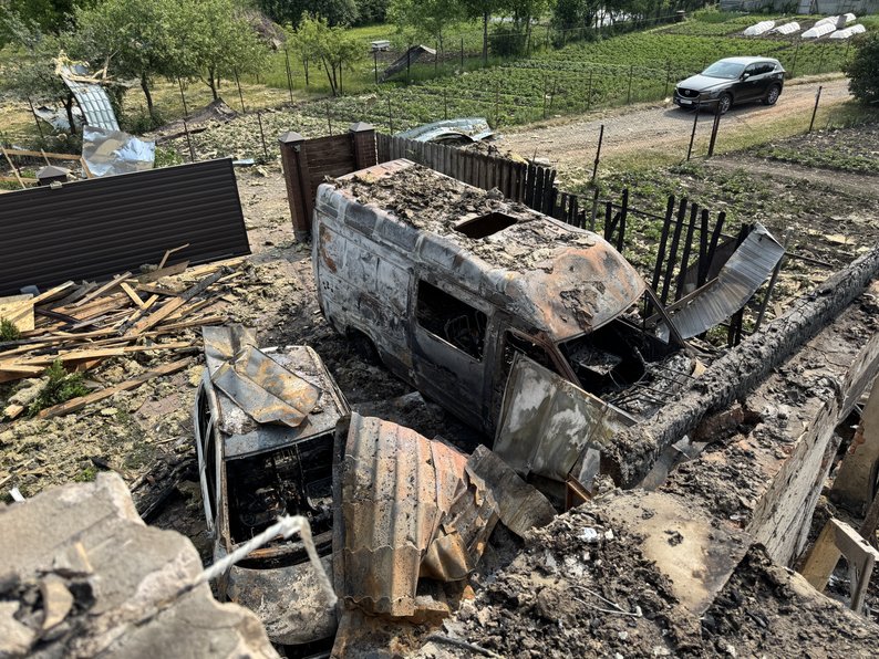 Російський безпілотник зруйнував будинок у Піщаному: що розповідають місцеві про нічну атаку