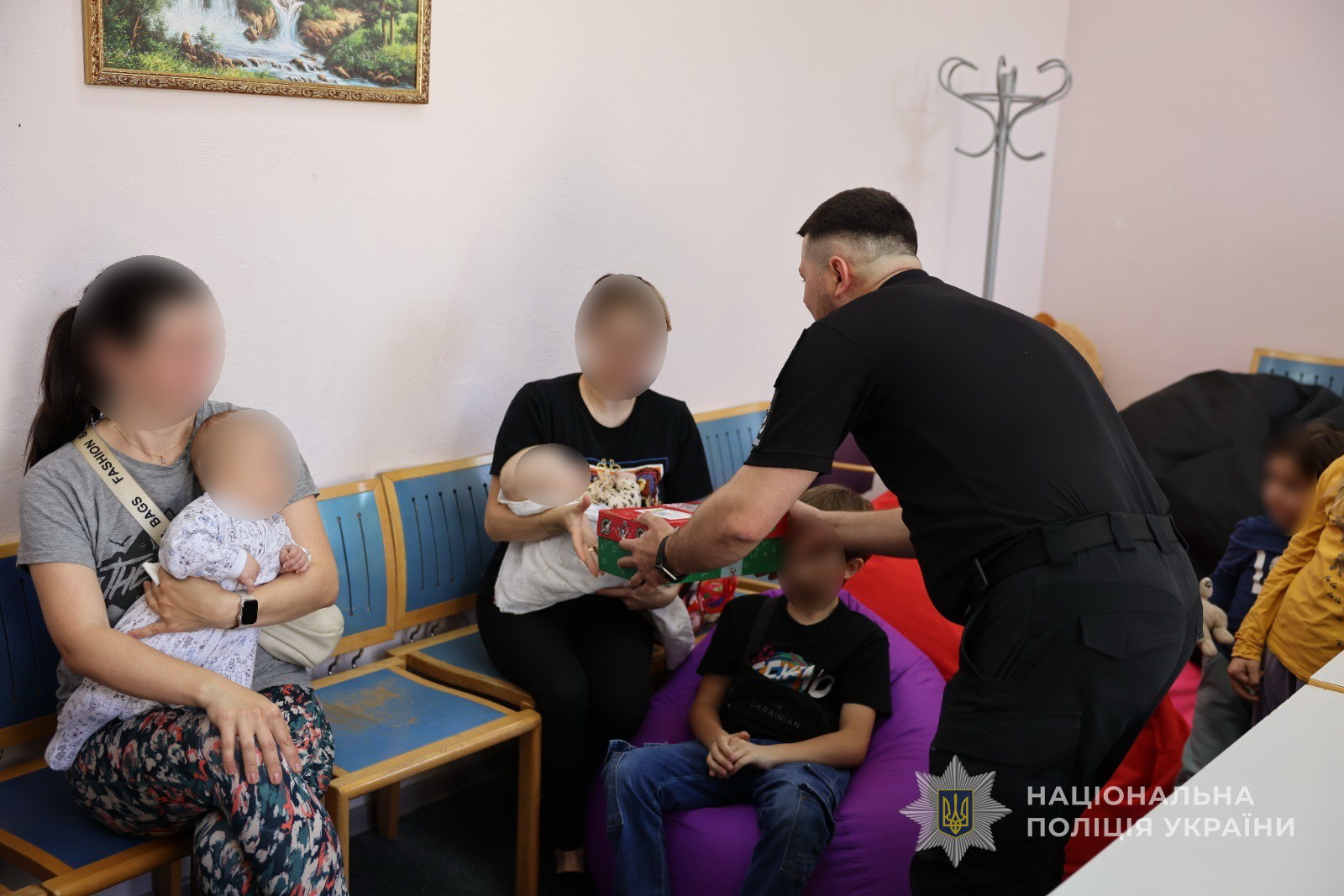 Поліція передала гуманітарну допомогу для дітей учасників бойових дій