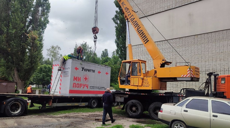 Шостка отримала п’ять мобільних укриттів для захисту від обстрілів