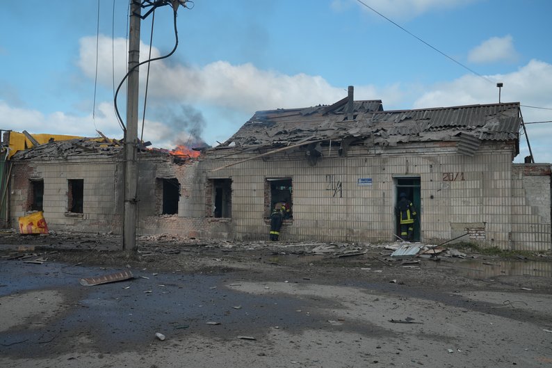 Очевидці розповіли про атаку шахедів на цивільну інфраструктуру в Сумах