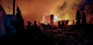 Кролевецьку громаду вночі атакували безпілотники: виникла велика пожежа