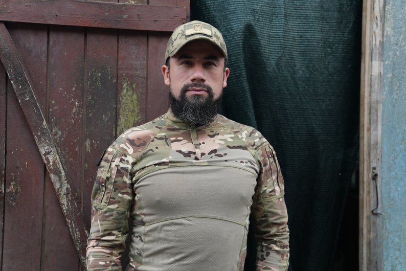 Як колумбієць, який втратив ногу на війні, боронить Сумщину