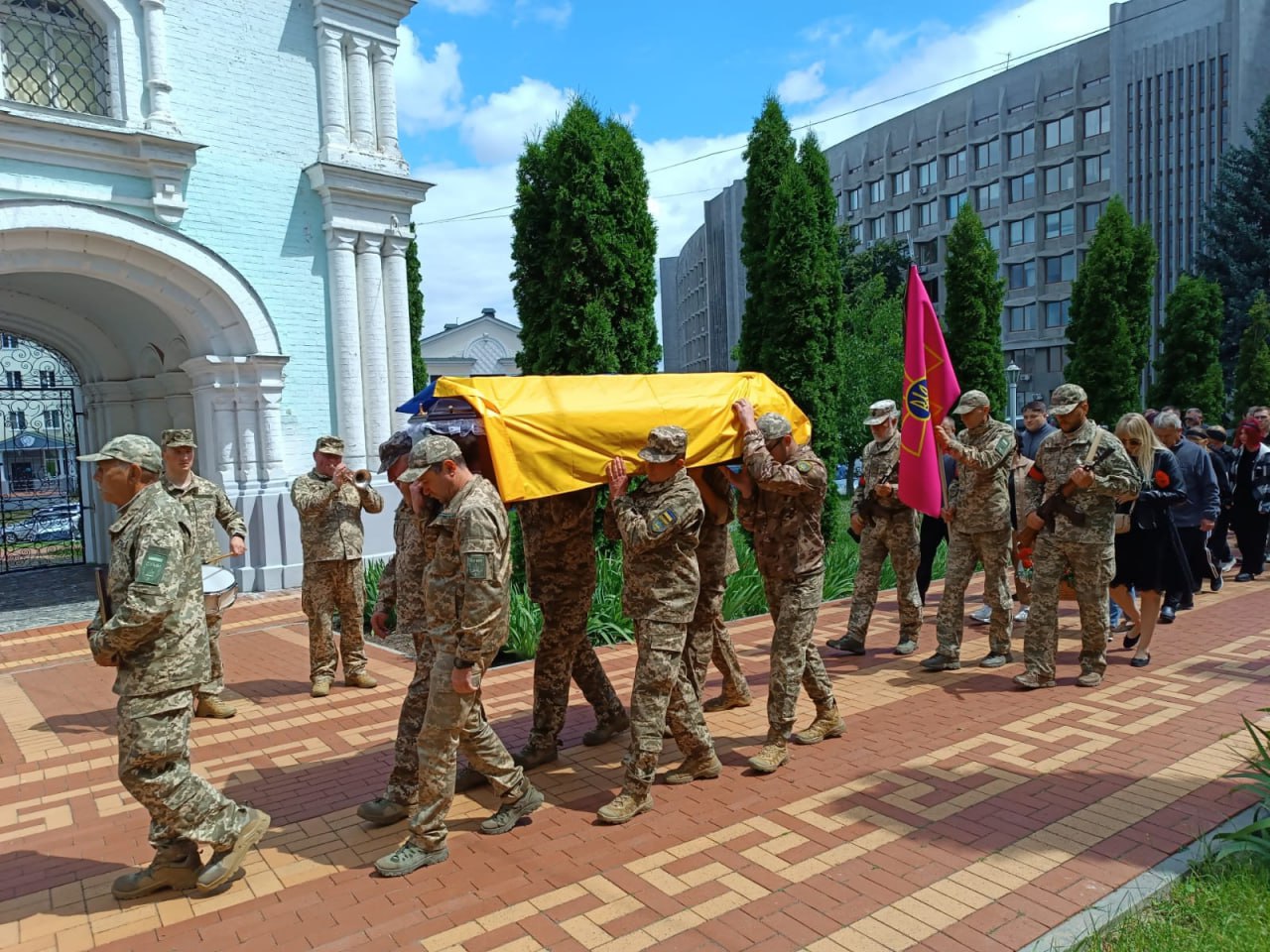 У Сумах попрощалися із захисниками Сергієм Паничем та Сергієм Бойченком, які загинули на Сумщині