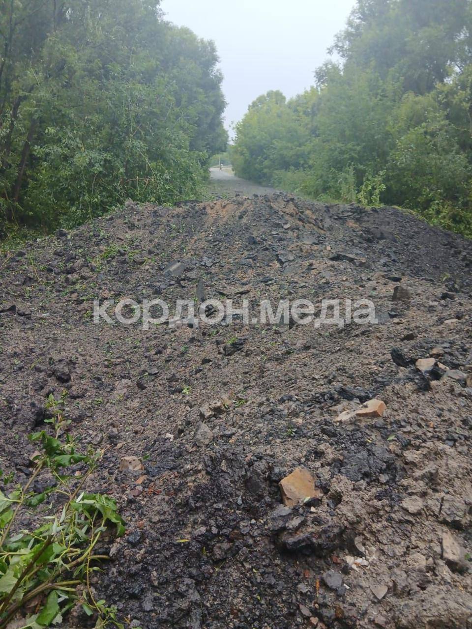 Пошкоджена дорога поблизу Ворожби: рух там ускладнений