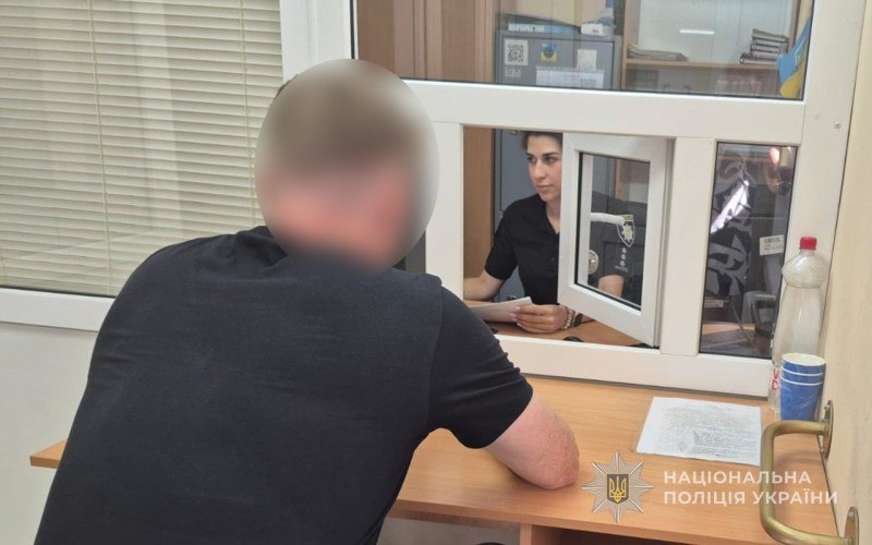 У Сумах поліцейські затримали зловмисника, який вдарив ножем чоловіка