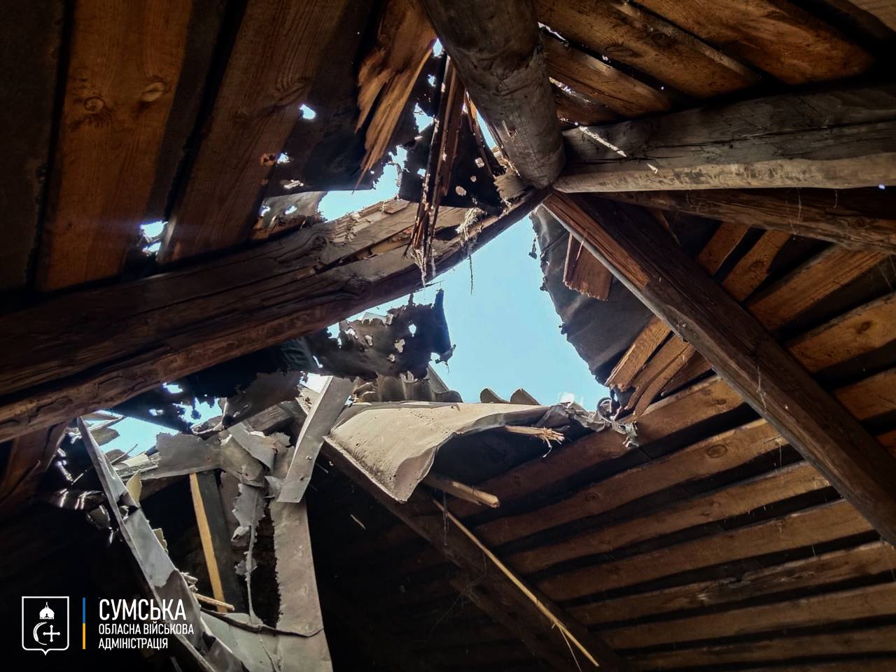 У Середино-Будській громаді внаслідок обстрілу згоріли житлові будинки