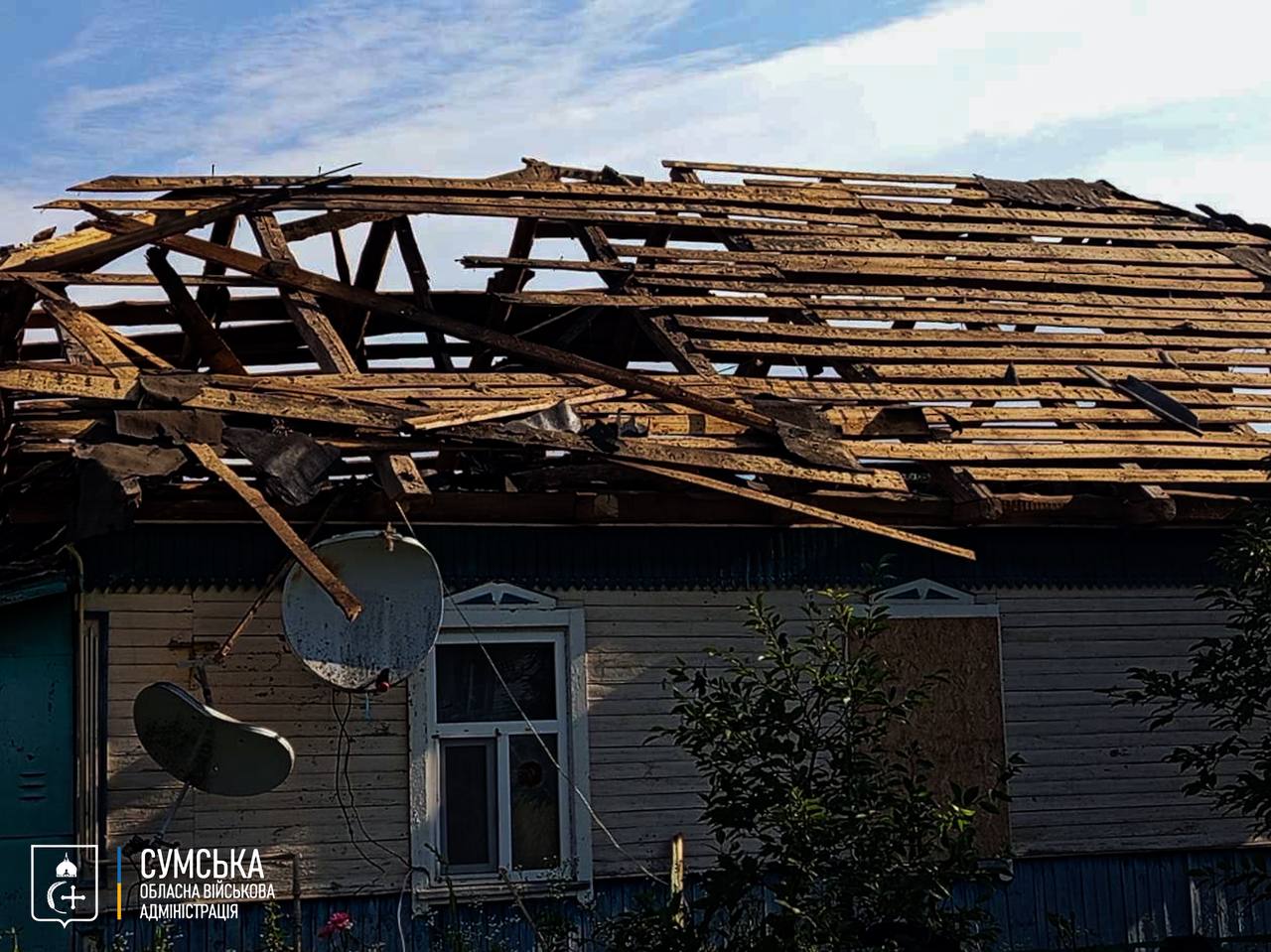 У Середино-Будській громаді внаслідок обстрілу згоріли житлові будинки