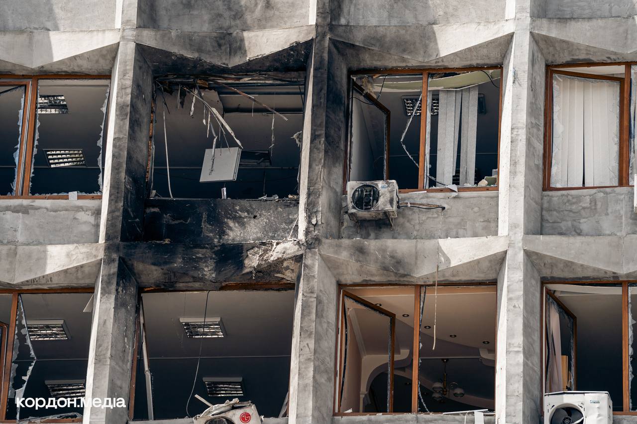 Фото з центру Сум після удару ворожого безпілотника