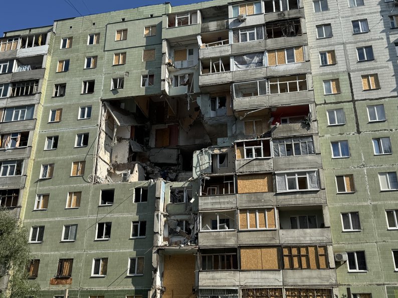 Жителям зруйнованого “шахедом” будинку в Сумах немає де жити