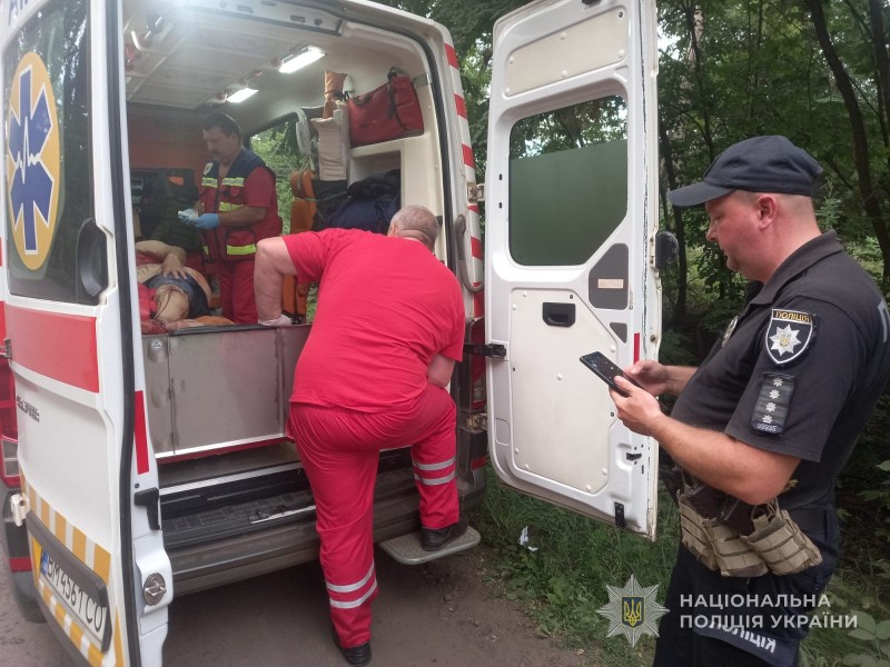 Поліція показала, як рятували пораненого чоловіка у Ворожбі