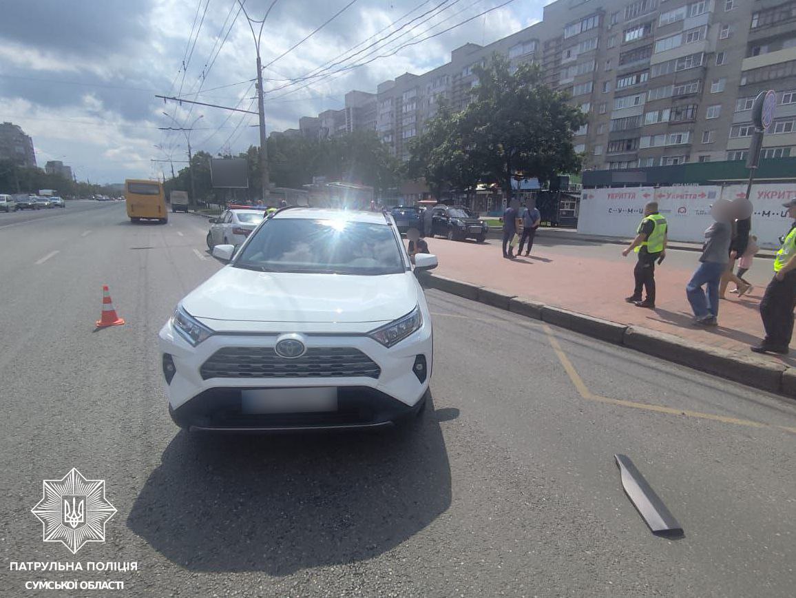 У Сумах водійка влаштувала потрійну ДТП біля зупинки