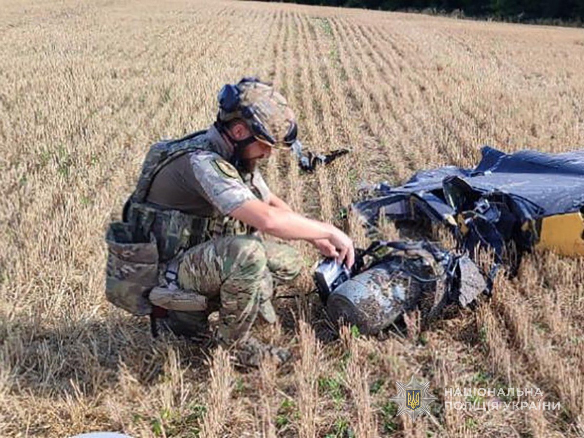 Вибухотехніки поліції Сумщини знешкодили бойову частину збитого ворожого безпілотника