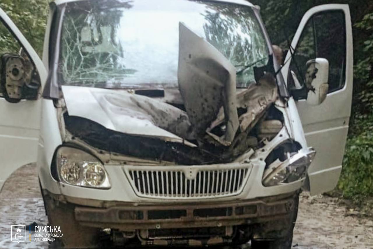 У Новослобідській громаді ворог атакував молоковоз та легковий автомобіль