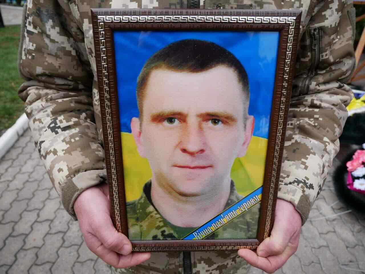 “Герої не вмирають”: Роменська громада попрощалася з Олександром Шульгою