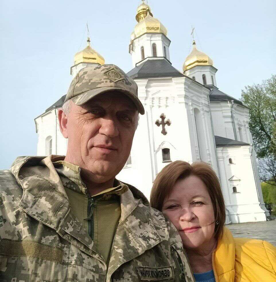 Дно пробито: депутат з Недригайлова, який назвав дружину зниклого воїна «шавкою», подав на неї до суду
