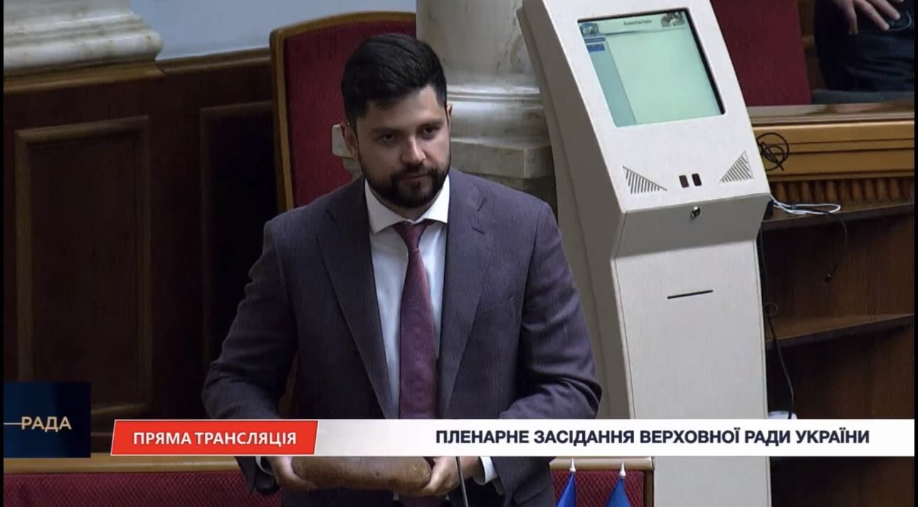 55 гривень за хлібину це занадто! Олександр Качура в Раді підняв питання виживання пенсіонерів та вимагає від Уряду реальної допомоги