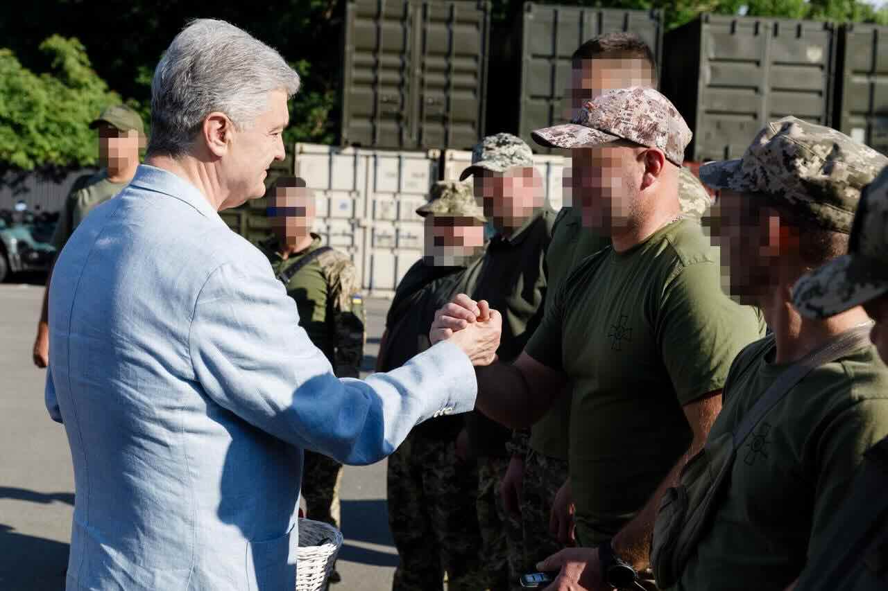 Петро Порошенко передав у війська першу партію модернізованих комплексів «Ай-Петрі»