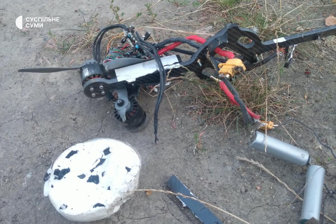 У Сумах дрон упав біля дитячого майданчика