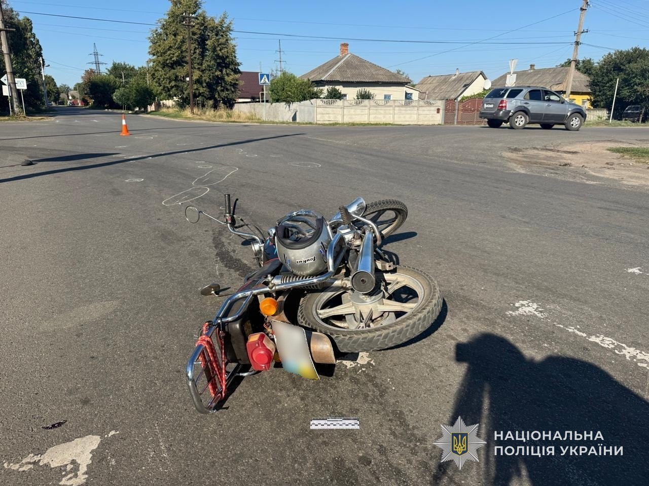 Під час обгону сталася аварія: у Лебедині мотоцикліст опинився в лікарні