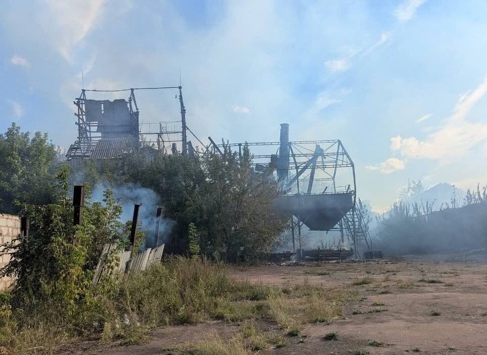 РФ знищила склад із зерном на Сумщині: у Пигарівці згоріли техніка і десятки тонн врожаю