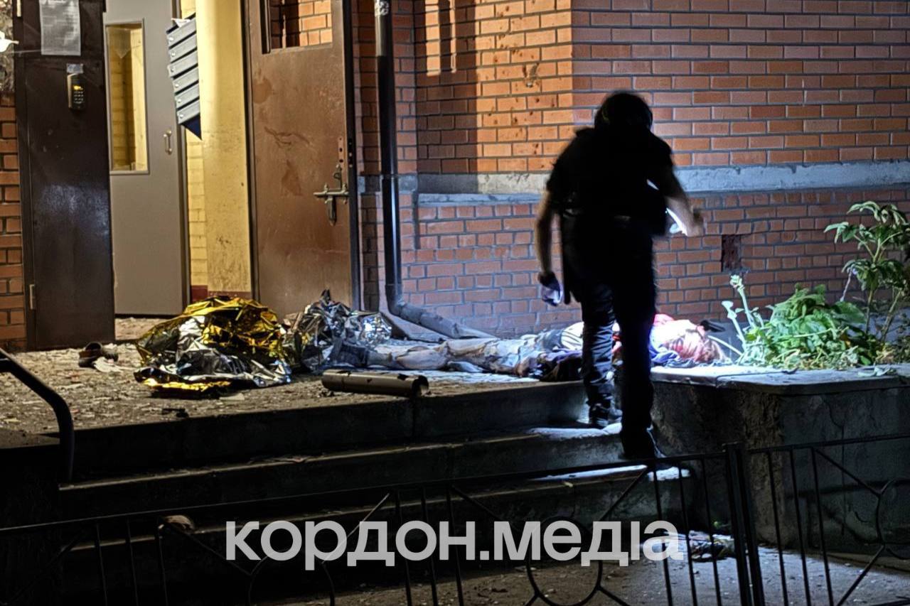 З’явилися фото з місця загибелі жінки від дрону в Сумах